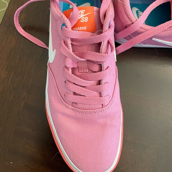 Casual Pink Nike Sneakers, size 7.5 - Picture 2 of 5